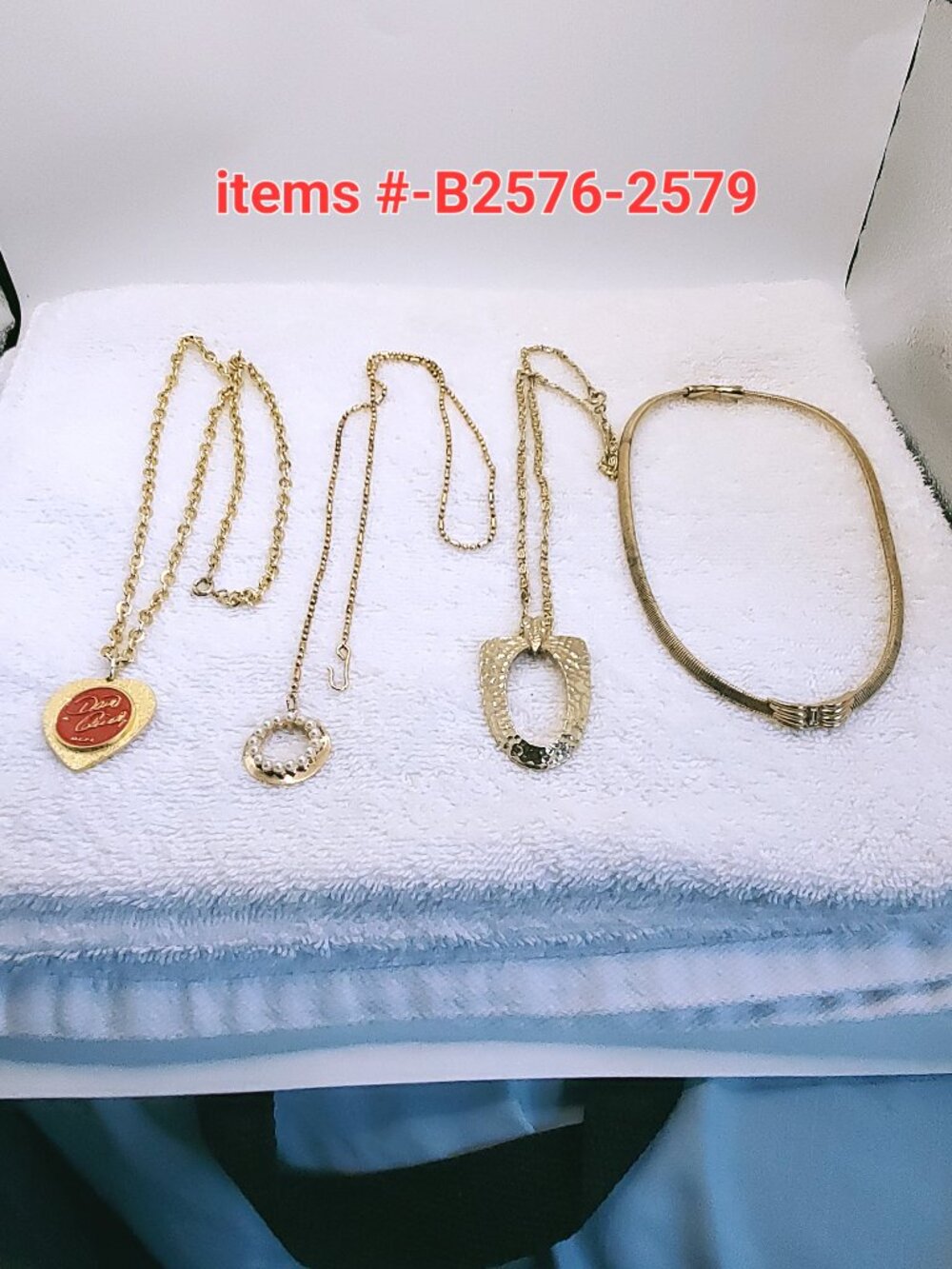 4 Gold chain Necklaces, items # B-2576-2579,. wt. 71 grams..